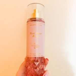 NWT BATH AND BODY WORKS Rose Water and Ivy body fragrance